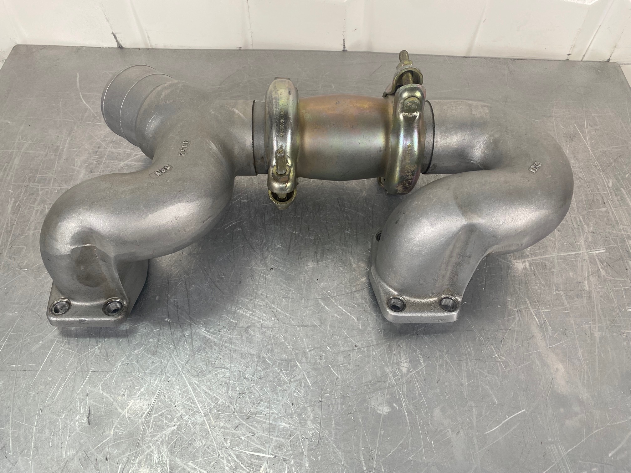 HITACHI ZX350LCN-3 - - TUBO DE ALIMENTACIÓN DE ACEITE DE BOMBAS
