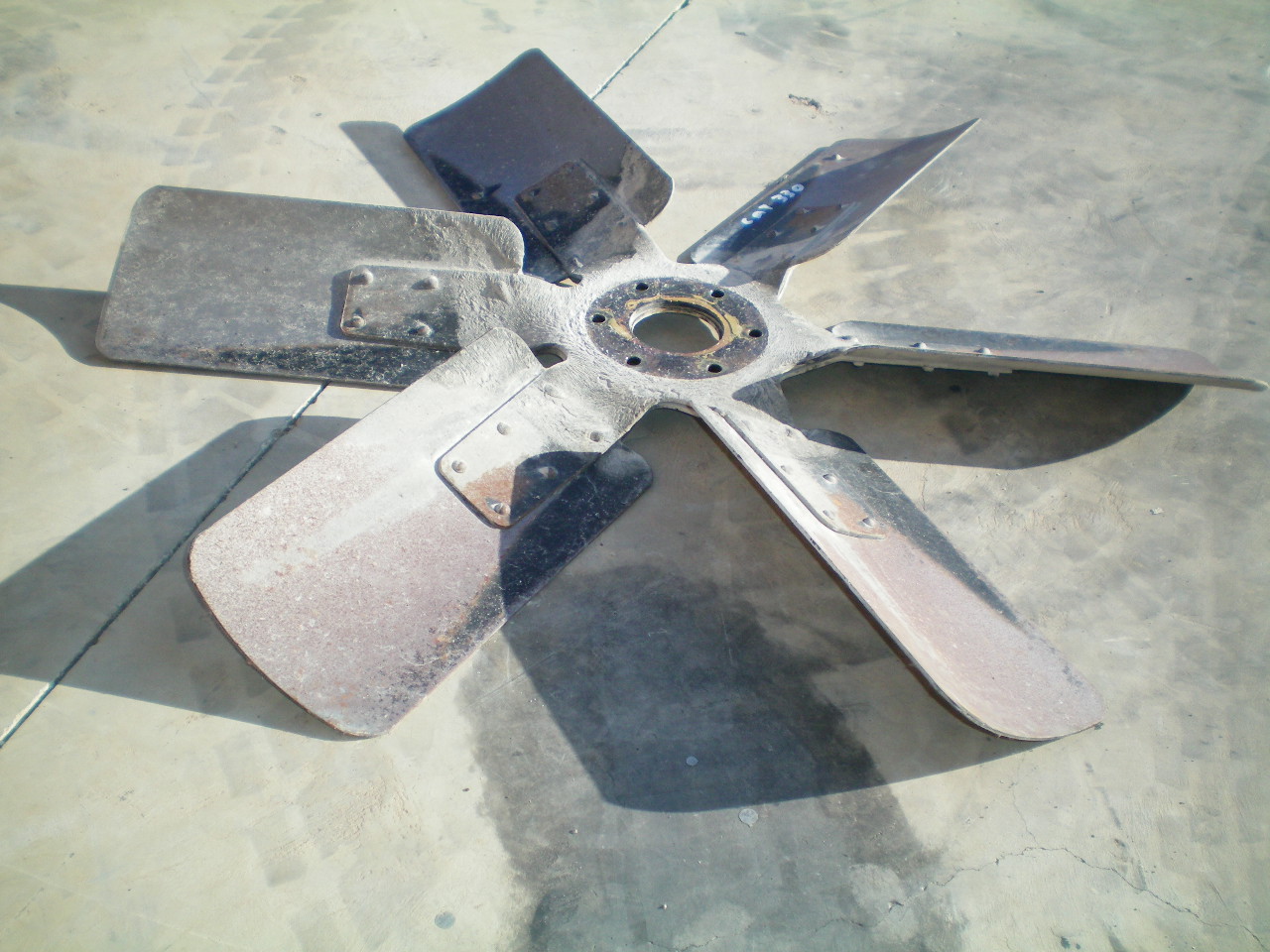 CATERPILLAR 330 - 4N-2572 - FAN BLADE - Image 2