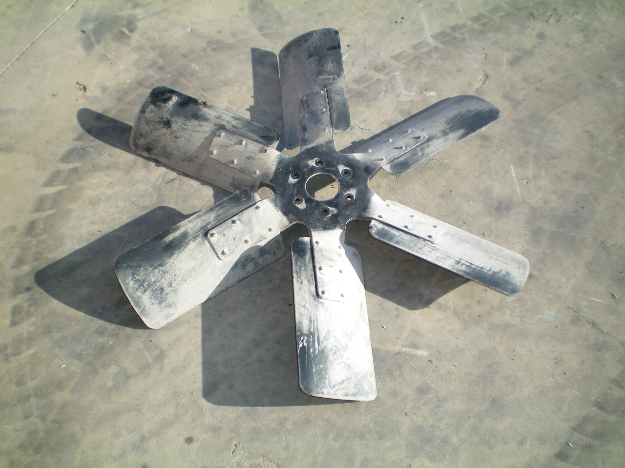 CATERPILLAR 330 - 4N-2572 - FAN BLADE - Image 3