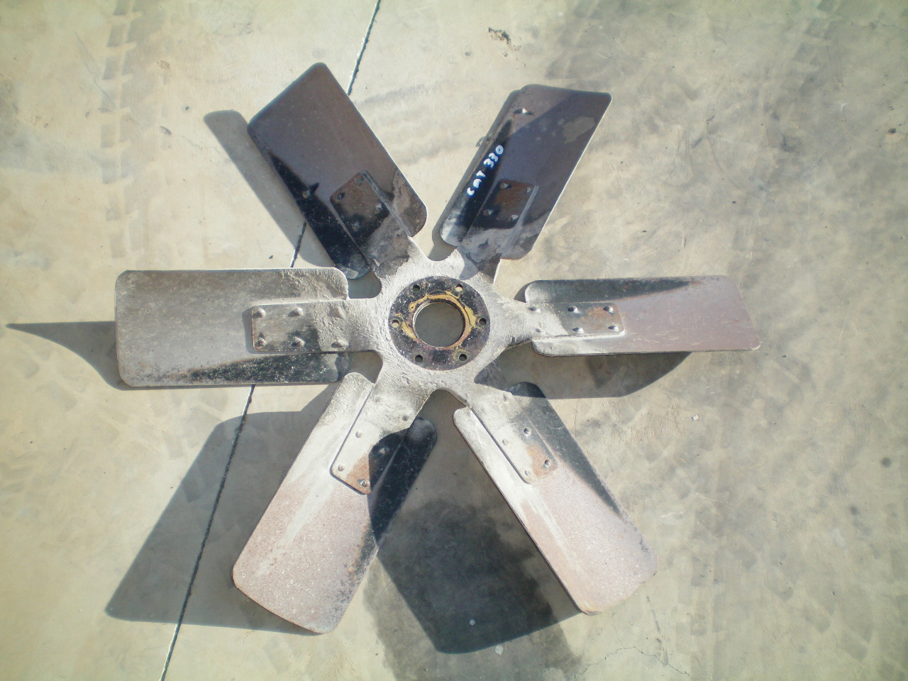 CATERPILLAR 330 - 4N-2572 - FAN BLADE